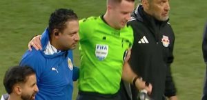 Lesión de árbitro central Lukasz Szpala en duelo Chivas vs New York Red Bulls