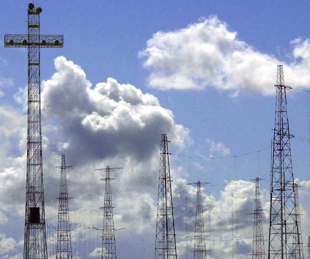 BUSCAN ALTERNATIVAS DE GENERACIÓN DE LUZ BUSCAN ALTERNATIVAS DE GENERACIÓN DE LUZ