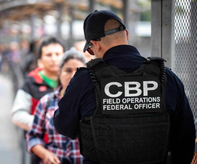 Detienen a un texano por tráfico de humanos Detienen a un texano por tráfico de humanos