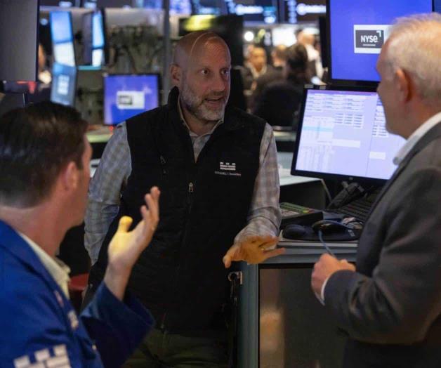 Se desploman los mercados por empleo d&eacute;bil y aranceles