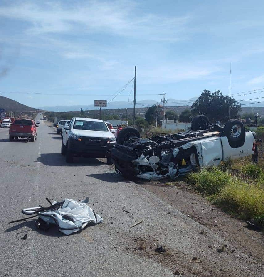 Vuelca camioneta en Tula; hay una persona lesionada Vuelca camioneta en Tula; hay una persona lesionada