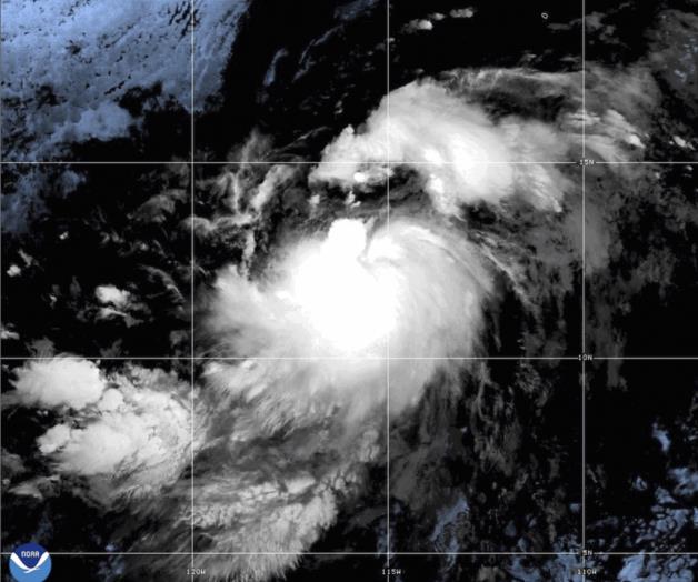 Centro Nacional de Huracanes informa sobre disminución de Huracán Gil a tormenta tropical