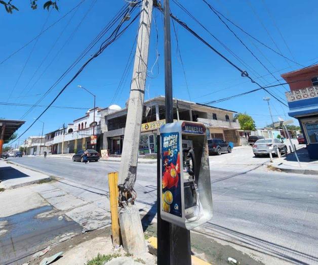 Reportan postes a punto de caer en la colonia Pedro Jos&eacute; M&eacute;ndez