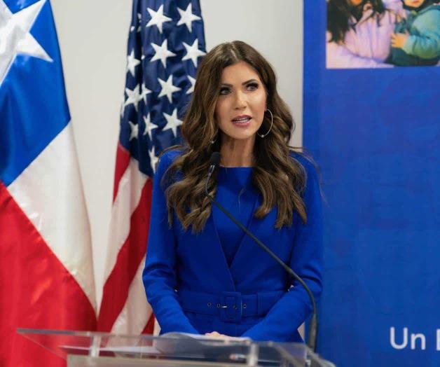 Pega a c&aacute;rteles ca&iacute;da en cruces migrantes