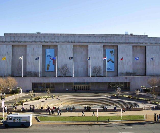 Eliminan referencia a dos juicios pol&iacute;ticos de Trump en exhibici&oacute;n