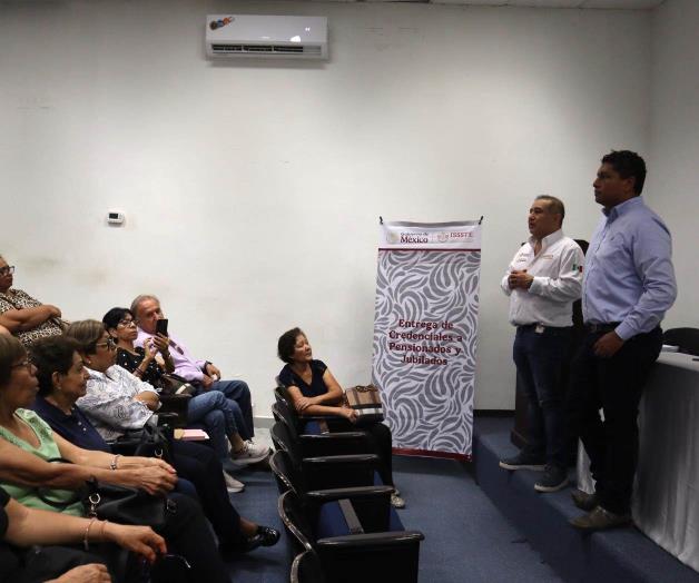 Entrega ISSSTE credenciales a los jubilados y pensionados Entrega ISSSTE credenciales a los jubilados y pensionados