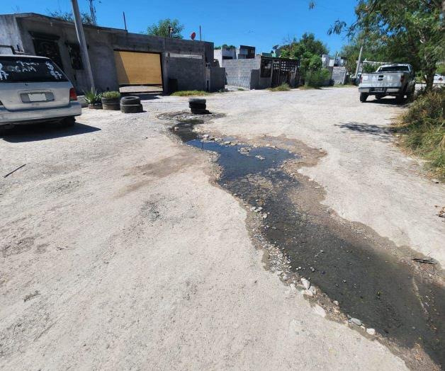 Brotan aguas negras en Balcones de Alcal&aacute;