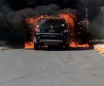 Consume fuego camioneta en el Libramiento Monterrey