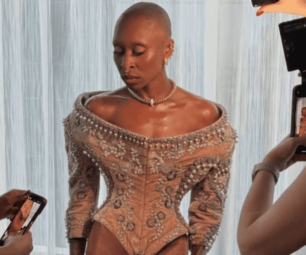 Actuación viral de Cynthia Erivo en polémica obra de Broadway
