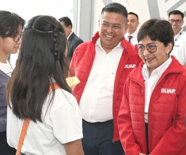Rectora de la BUAP supervisa tr&aacute;mites de inscripci&oacute;n para estudiantes de nivel medio superior
