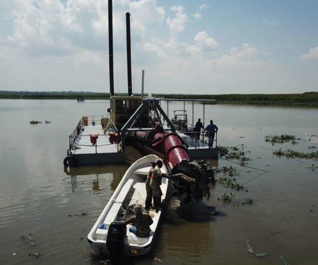 Realizan saneamiento de la Laguna de Champay&aacute;n