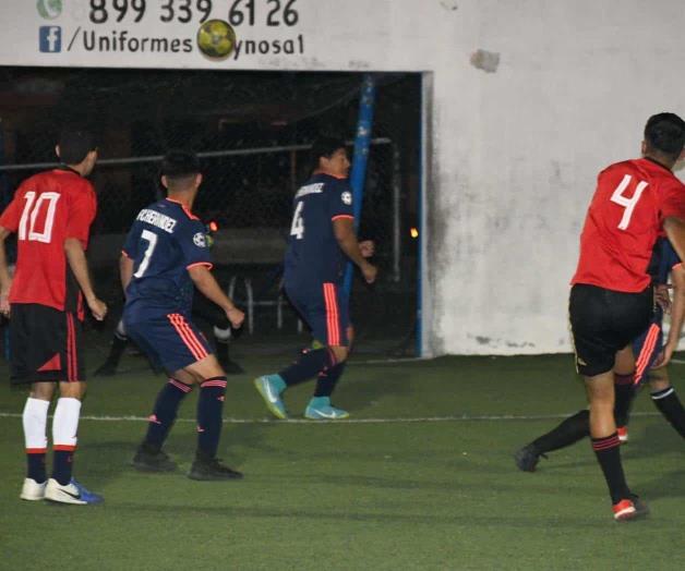 El Club Amigos y Pachis pelan cima de la Semanal