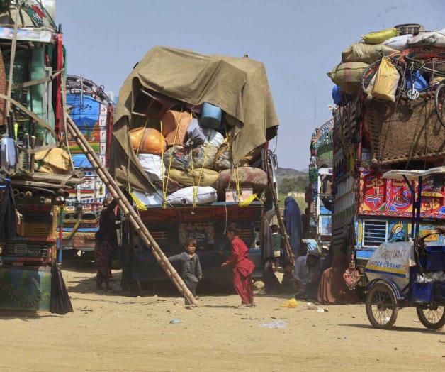 Pakistán reanuda expulsión forzada de 1,4 millones de refugiados afganos