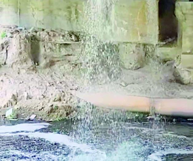 Ante escasez, continúan las fugas de agua Ante escasez, continúan las fugas de agua