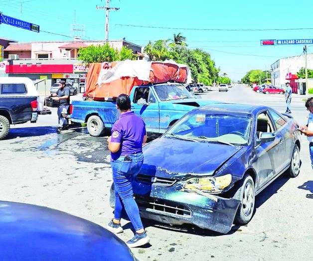 Choca pareja ebria un veh&iacute;culo prestado