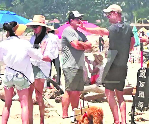 Disfrutan un d&iacute;a de playa