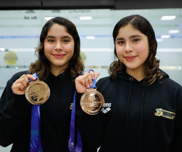 Orgullosas M&iacute;a y L&iacute;a de actuaci&oacute;n en Singapur 2025