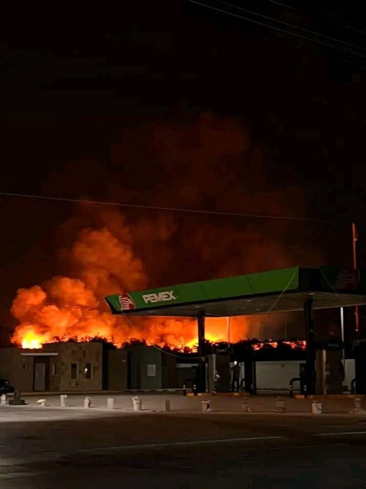 Incendio de alta magnitud en Recicladora provoca evacuaciones y cierre en carretera Monterrey