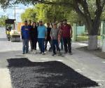 En respuesta a una solicitud ciudadana, la alcaldesa, Nataly García Díaz, supervisó y dio inicio de manera inmediata a trabajos de bacheo en la calle conocida anteriormente como Manuel Cavazos Lerma y que hoy lleva el nombre de Martha Mota. La alcaldesa, destacó el avance en las labores de bacheo en la mencionada calle, y las que se han realizado en distintos sectores de la cabecera municipal. Como parte de esta campaña integral atendiendo peticiones de la ciudadanía, con una cuantiosa inversión se beneficia a cientos de vecinos de las avenidas Hidalgo y Díaz Ordaz, y las calles novena, treceava, Venustiano Carranza y doceava (concreto hidráulico) "Hoy dimos un gran avance a las peticiones de algunos vecinos y vecinas para atención de bacheo, mañana seguiremos con lo pendiente", afirmó Nataly García Díaz, reiterando su compromiso con el mantenimiento de la infraestructura urbana. Vecinos de los diferentes sectores agradecieron la pronta respuesta, ya que el deterioro de la carpeta asfáltica dificultaba el trá