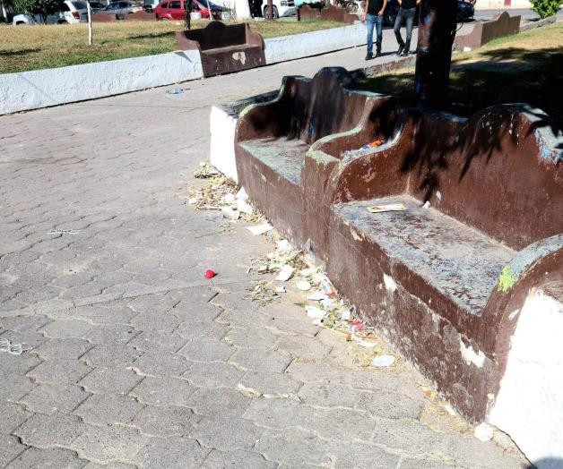 Convierten en basurero la Plaza Benito Juárez Convierten en basurero la Plaza Benito Juárez