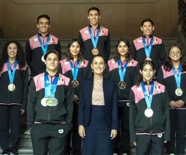 Recibe Sheinbaum a clavadistas mexicanos