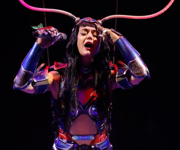 Ayuda a fan desmayada