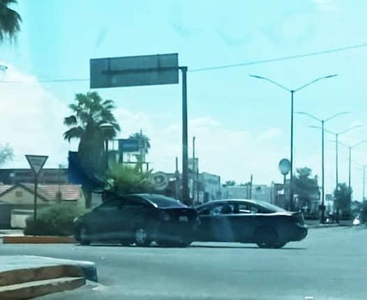 Un aparatoso accidente vial deja daños materiales Un aparatoso accidente vial deja daños materiales