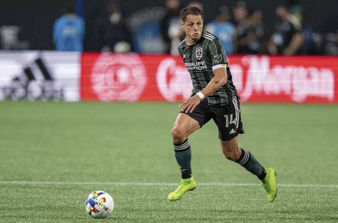 Afici&oacute;n de Chivas preocupada por la baja productividad de Chicharito Hern&aacute;ndez