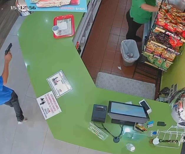 Asaltan negocio a plena luz del día Asaltan negocio a plena luz del día