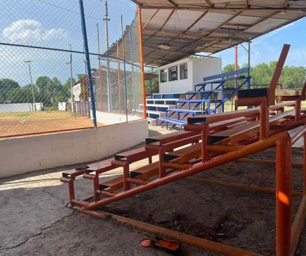 Rehabilitan diamante de la Unidad Deportiva