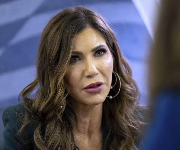 Anuncia Noem expansi&oacute;n de un centro de detenci&oacute;n