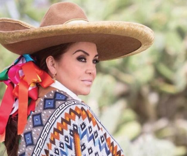 A&iacute;da Cuevas celebra 50 a&ntilde;os de trayectoria con nuevo &aacute;lbum dedicado a Juan Gabriel