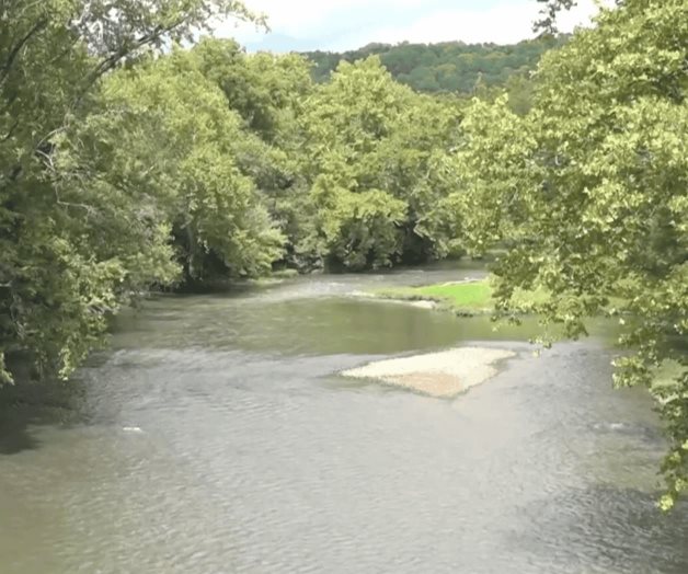 Elevan nivel del río... ¡para kayac de Vance! Elevan nivel del río... ¡para kayac de Vance!