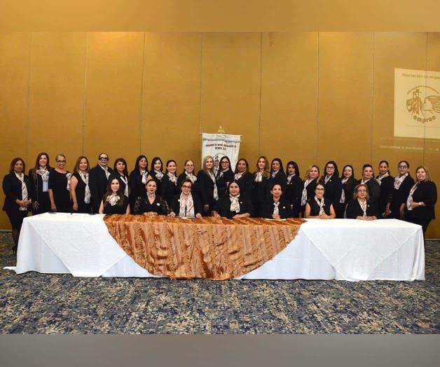Celebran su 43 aniversario Celebran su 43 aniversario