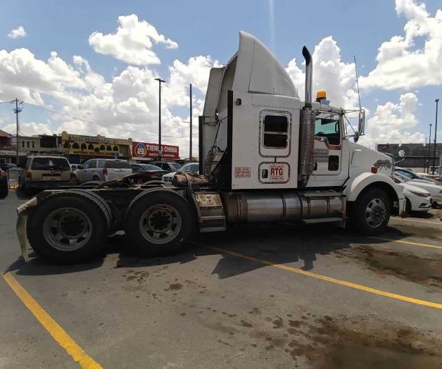 Abusan transportistas de estacionamientos