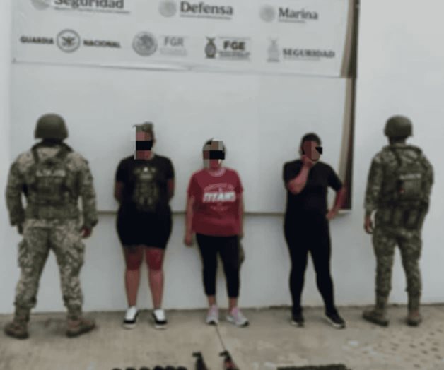 Detienen a tres mujeres con armas y cartuchos en Sinaloa