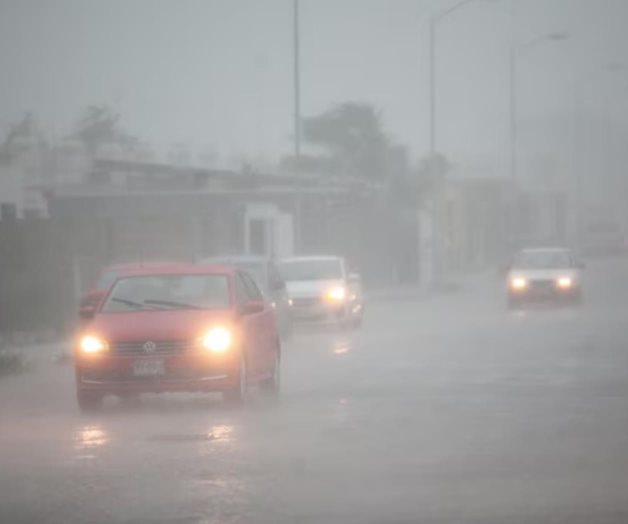 Rescatan a dos niñas arrastradas por la corriente en Mazatlán Rescatan a dos niñas arrastradas por la corriente en Mazatlán