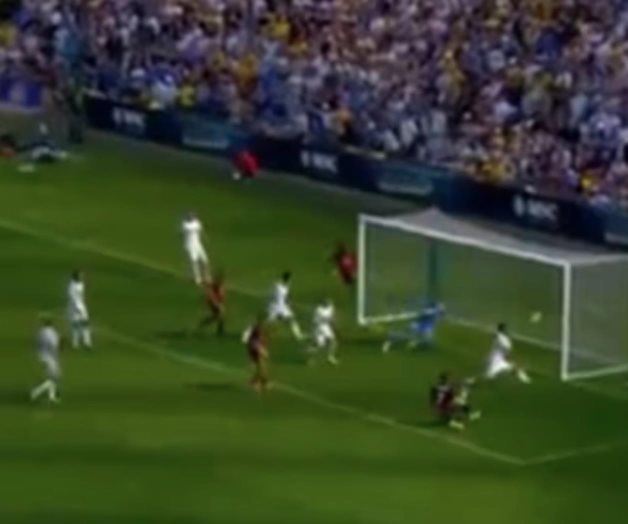 Santiago Gim&eacute;nez marca gol en partido amistoso con el AC Milan