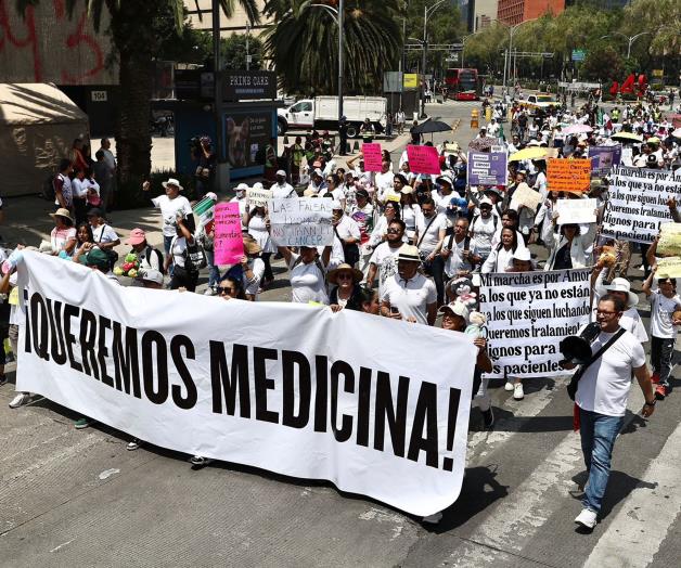 Marchan por medicinas en CDMX