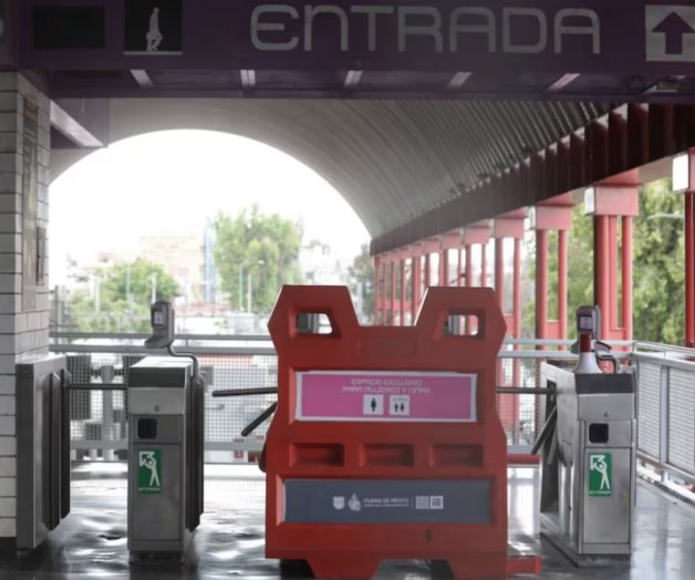 Usuarios del Metro afectados por cierre en L&iacute;nea A