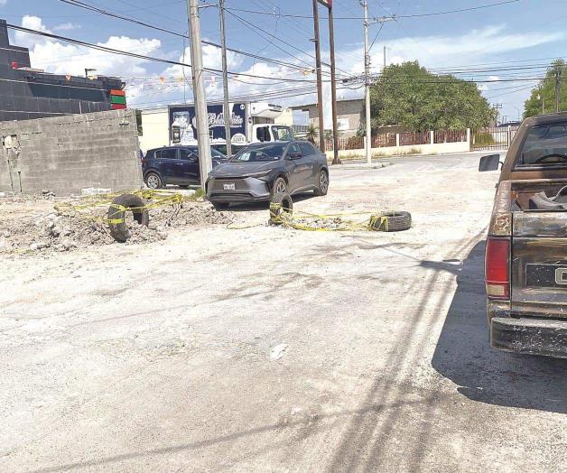 Piden reparar fuga y les cierran la vialidad Piden reparar fuga y les cierran la vialidad