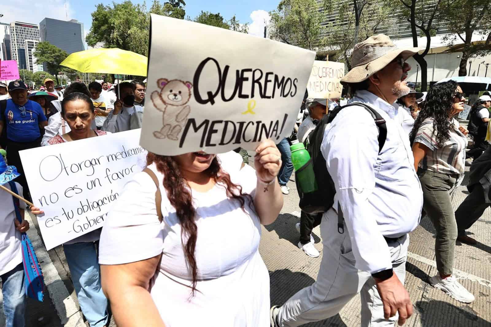 Marchan por medicinas en CDMX