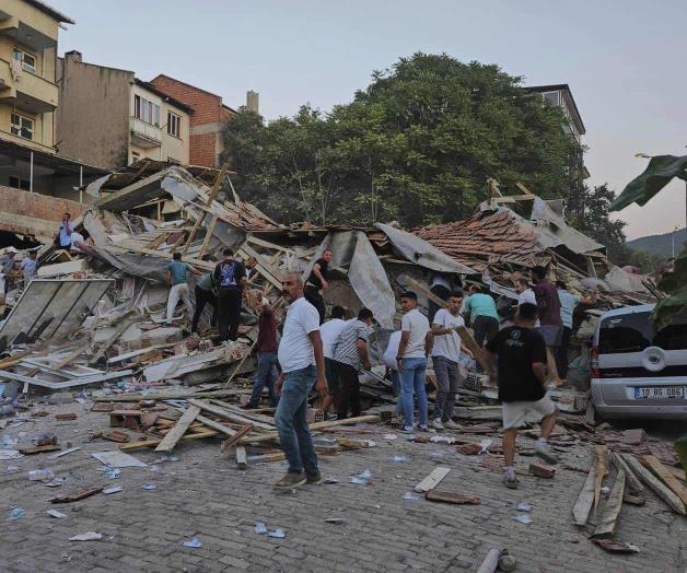 Deja 1 muerto y 29 heridos terremoto en el oeste de Turqu&iacute;a