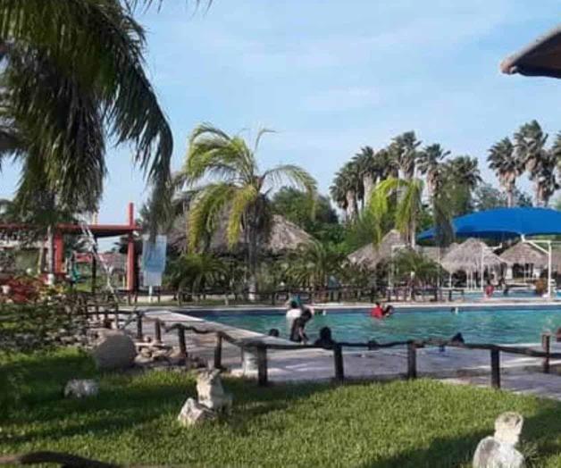 Mitigan el fuerte calor en parques recreativos