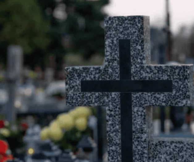 Hombre se suicida frente a la tumba de su esposa en Tamaulipas