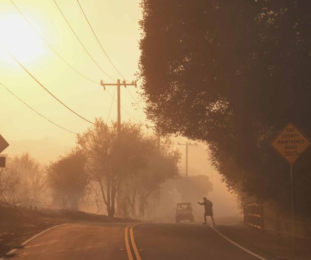 Evacuan prisión por  gigantesco incendio