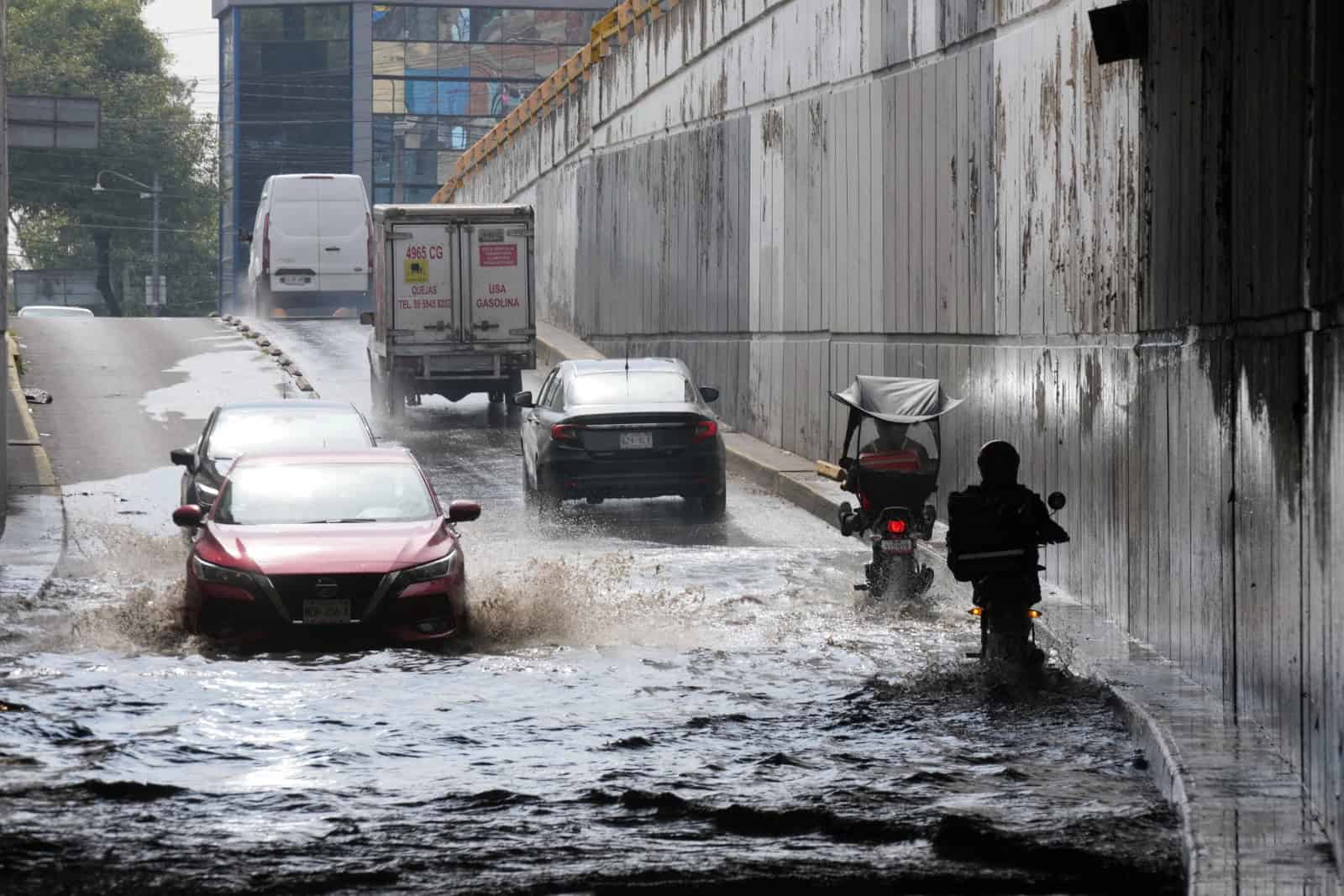 Reabre aeropuerto de Ciudad de México