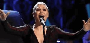Enfrenta Jessie J caída de cabello tras cirugía de cáncer
