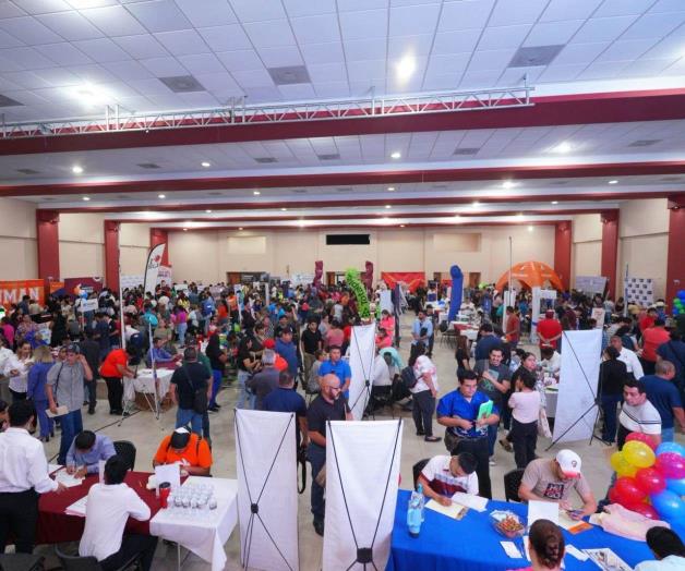 Asisten más de dos mil a Feria del Empleo en Nuevo Laredo Asisten más de dos mil a Feria del Empleo en Nuevo Laredo