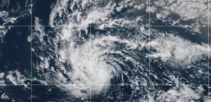Advierten sobre fuertes lluvias y grandes olas por tormenta tropical Erin en el Caribe